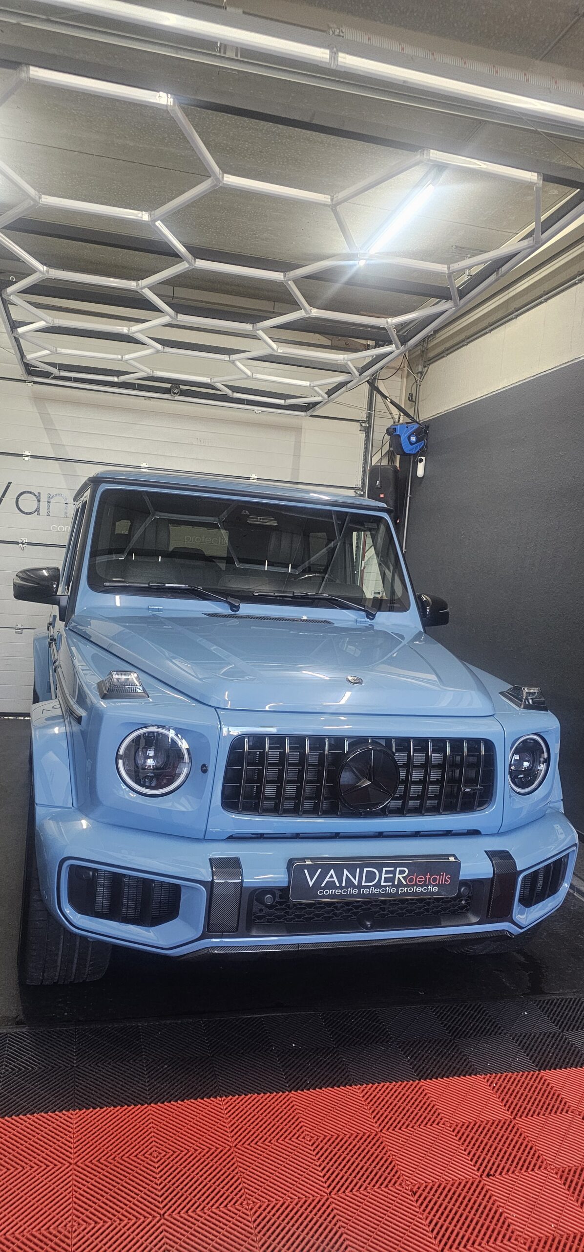 Blauwe Mercedes G-Klasse bij VANDERdetails